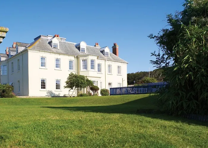 Moonfleet Manor Hotel